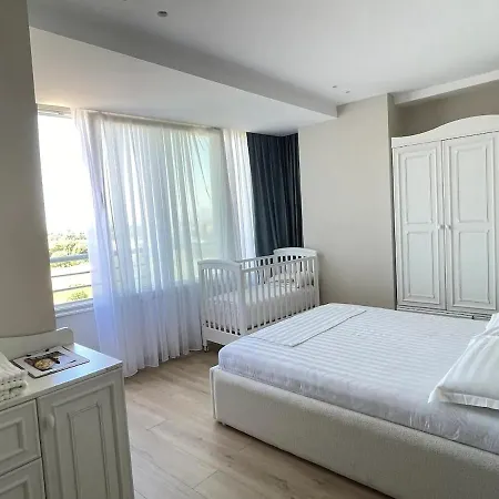 Spacious With Lake View