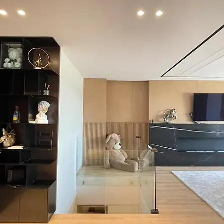 Spacious With Lake View *